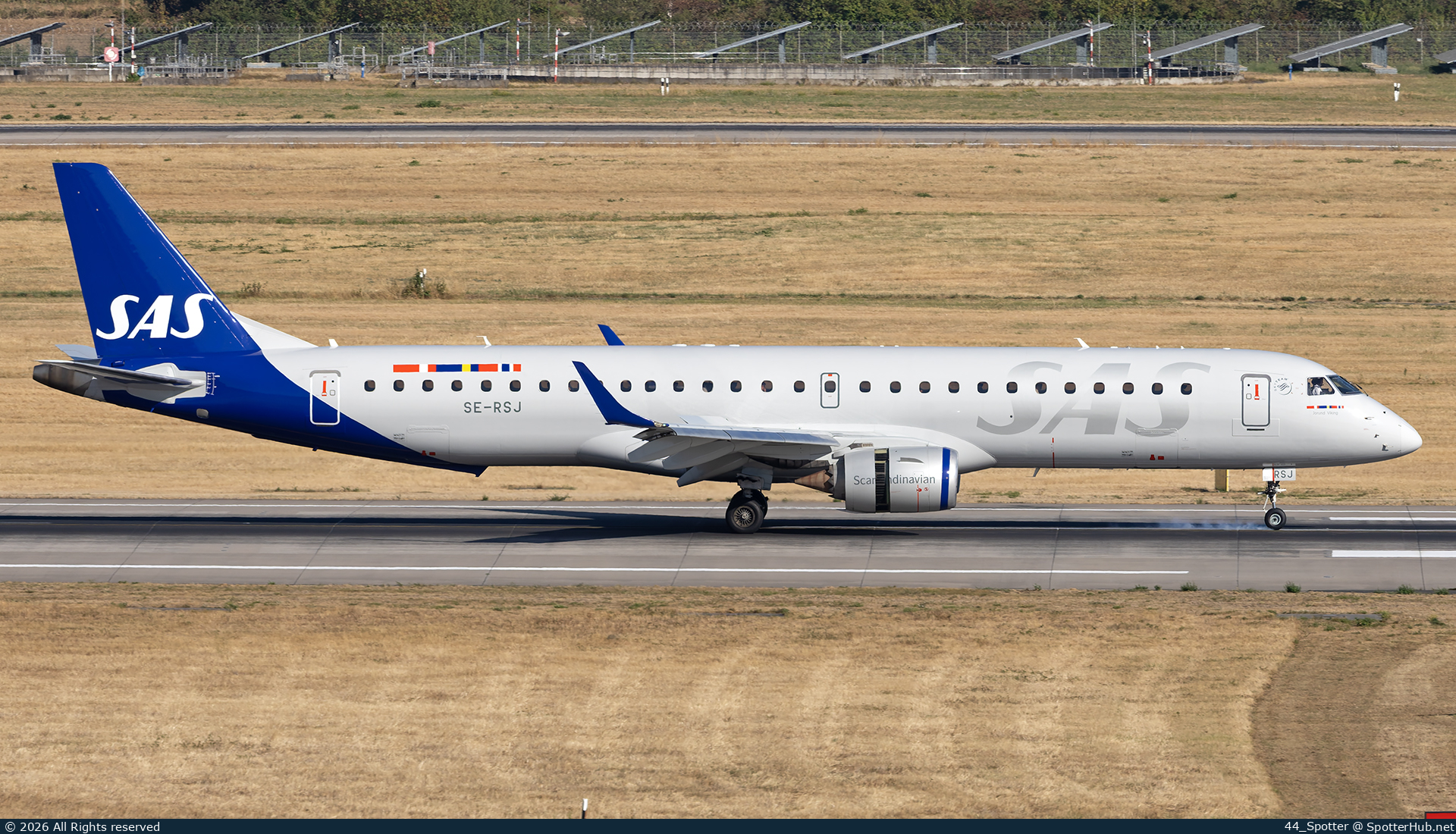 Photo of SE-RSJ - Embraer ERJ-195LR operated by SAS Link