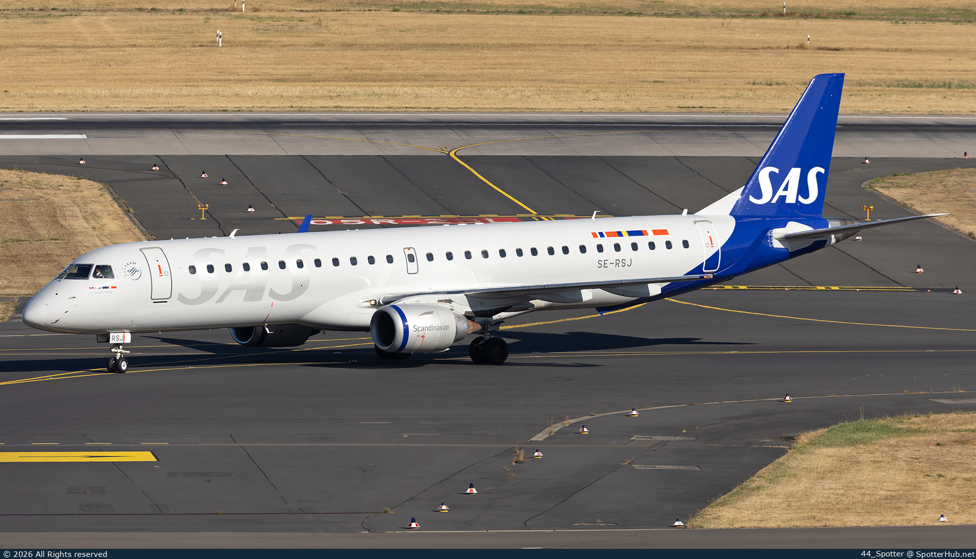 Photo of SE-RSJ - Embraer ERJ-195LR operated by SAS Link