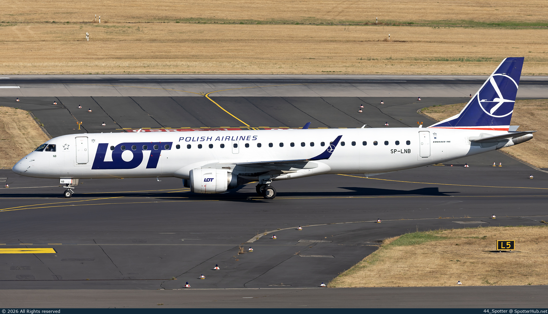 Photo of SP-LNB - Embraer ERJ-195LR operated by LOT Polish Airlines