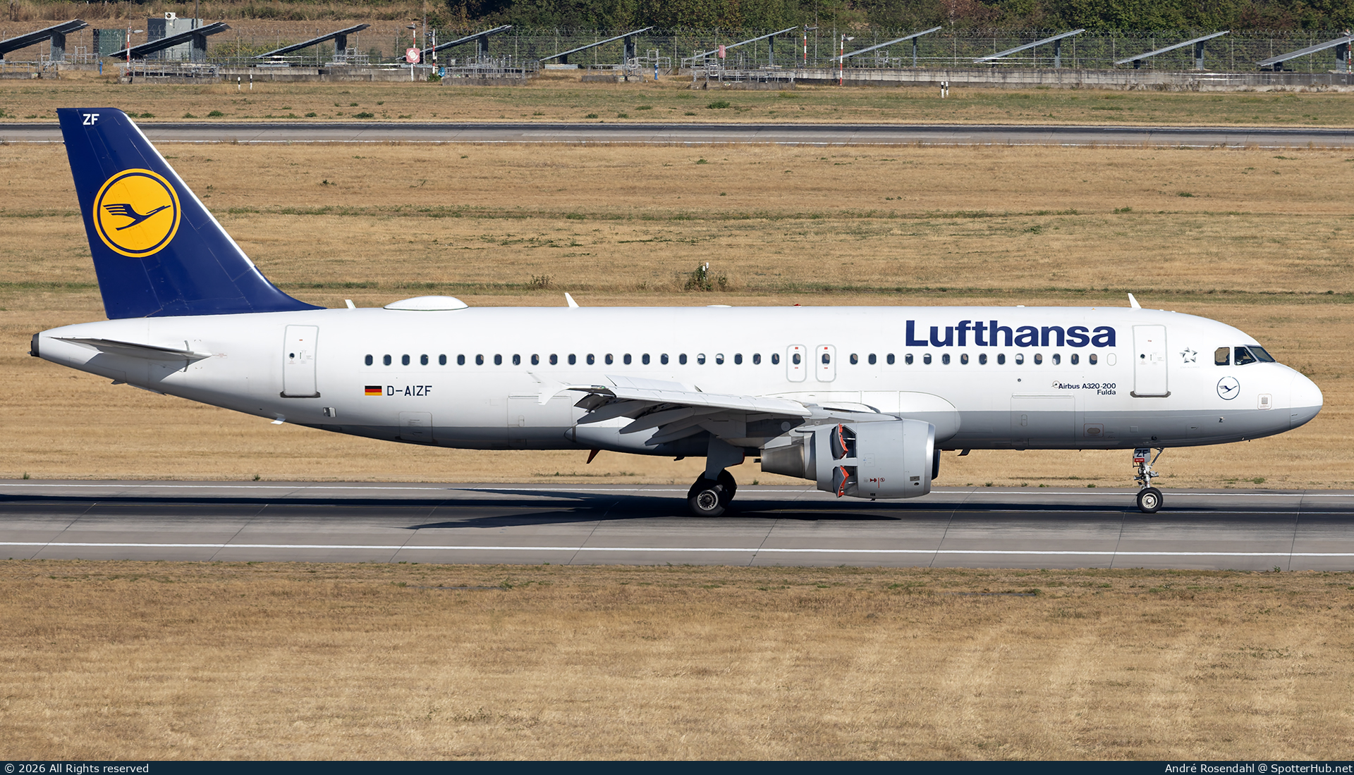 Photo of D-AIZF - Airbus A320-214 operated by Lufthansa