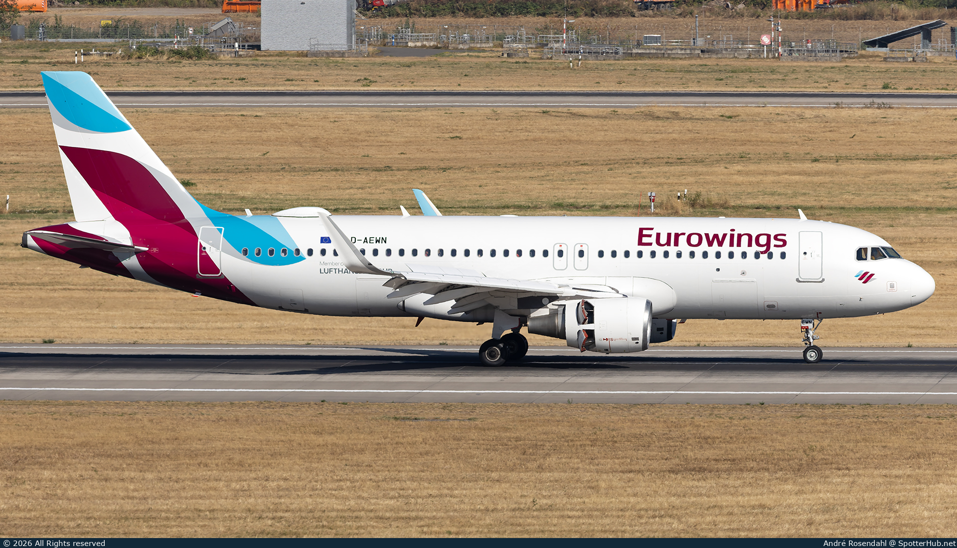Photo of D-AEWN - Airbus A320-214 operated by Eurowings