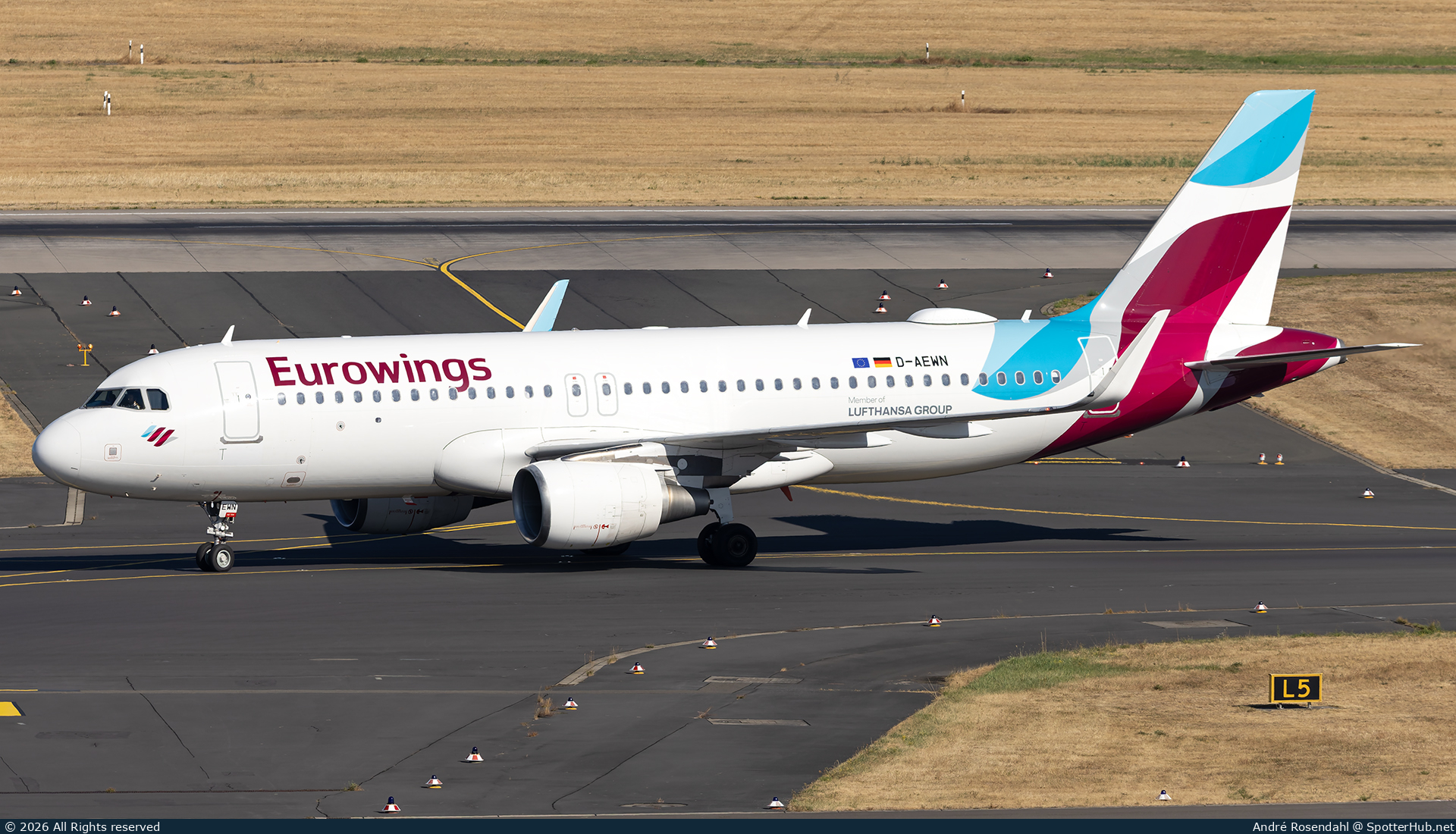 Photo of D-AEWN - Airbus A320-214 operated by Eurowings