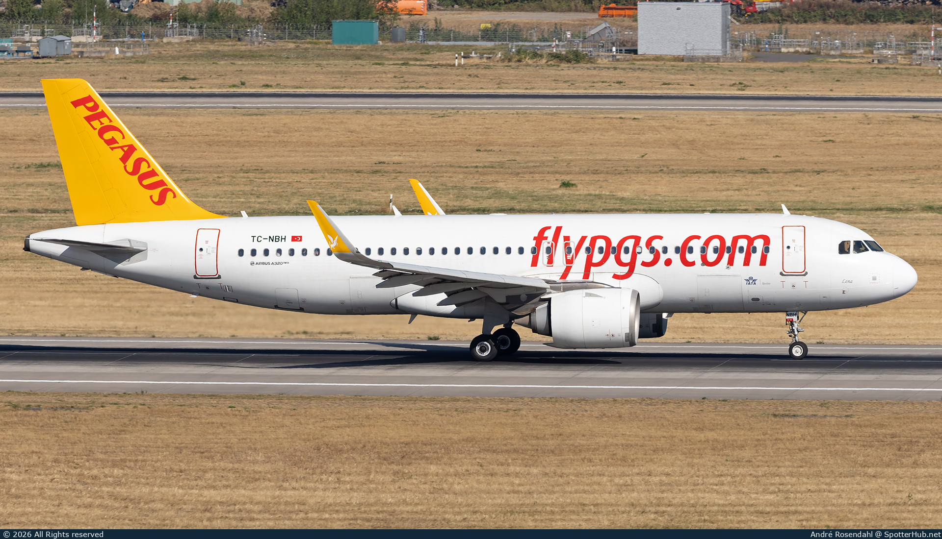 Photo of TC-NBH - Airbus A320-251N operated by Pegasus Airlines
