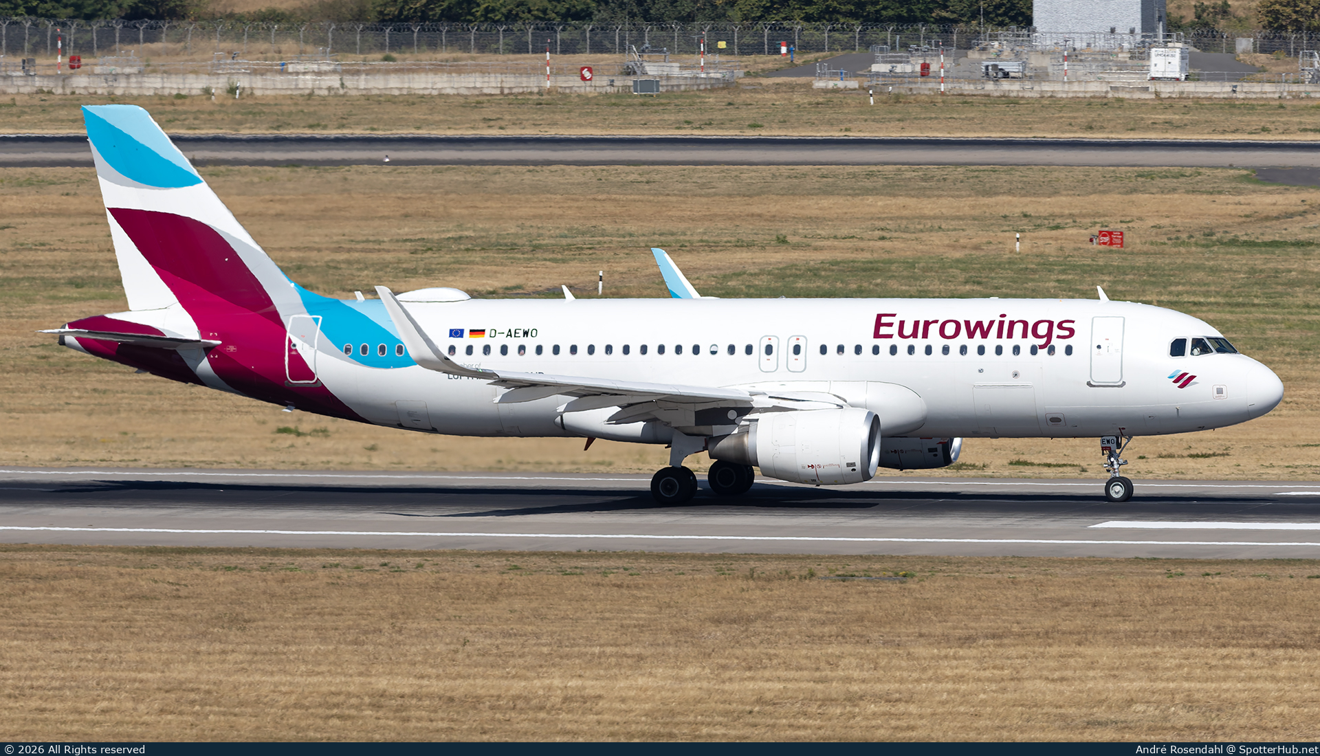 Photo of D-AEWO - Airbus A320-214 operated by Eurowings