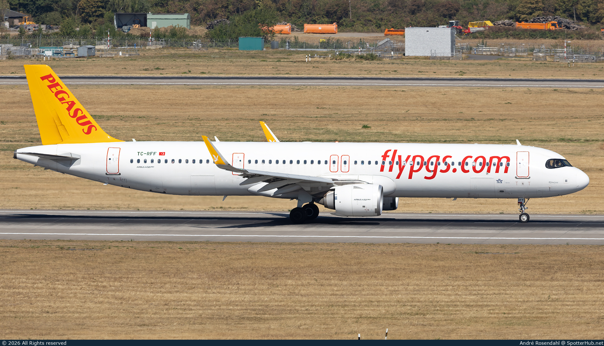 Photo of TC-RFF - Airbus A321-251NX operated by Pegasus Airlines