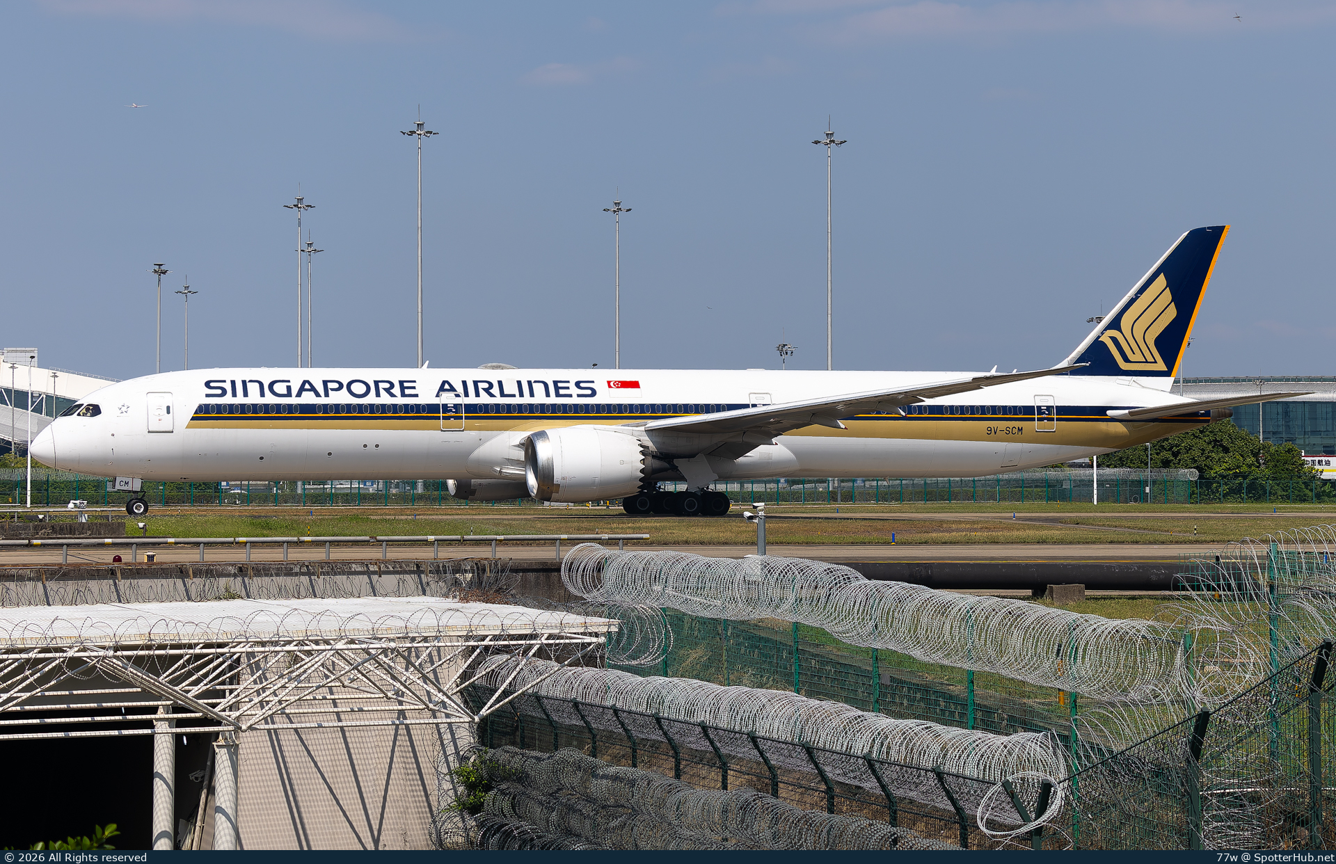 Photo of 9V-SCM - Boeing 787-10 Dreamliner operated by Singapore Airlines