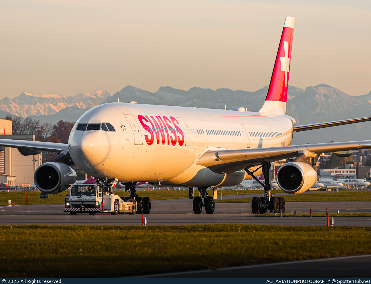Photo of HB-JMB - Airbus A340-313 operated by Swiss International Air Lines