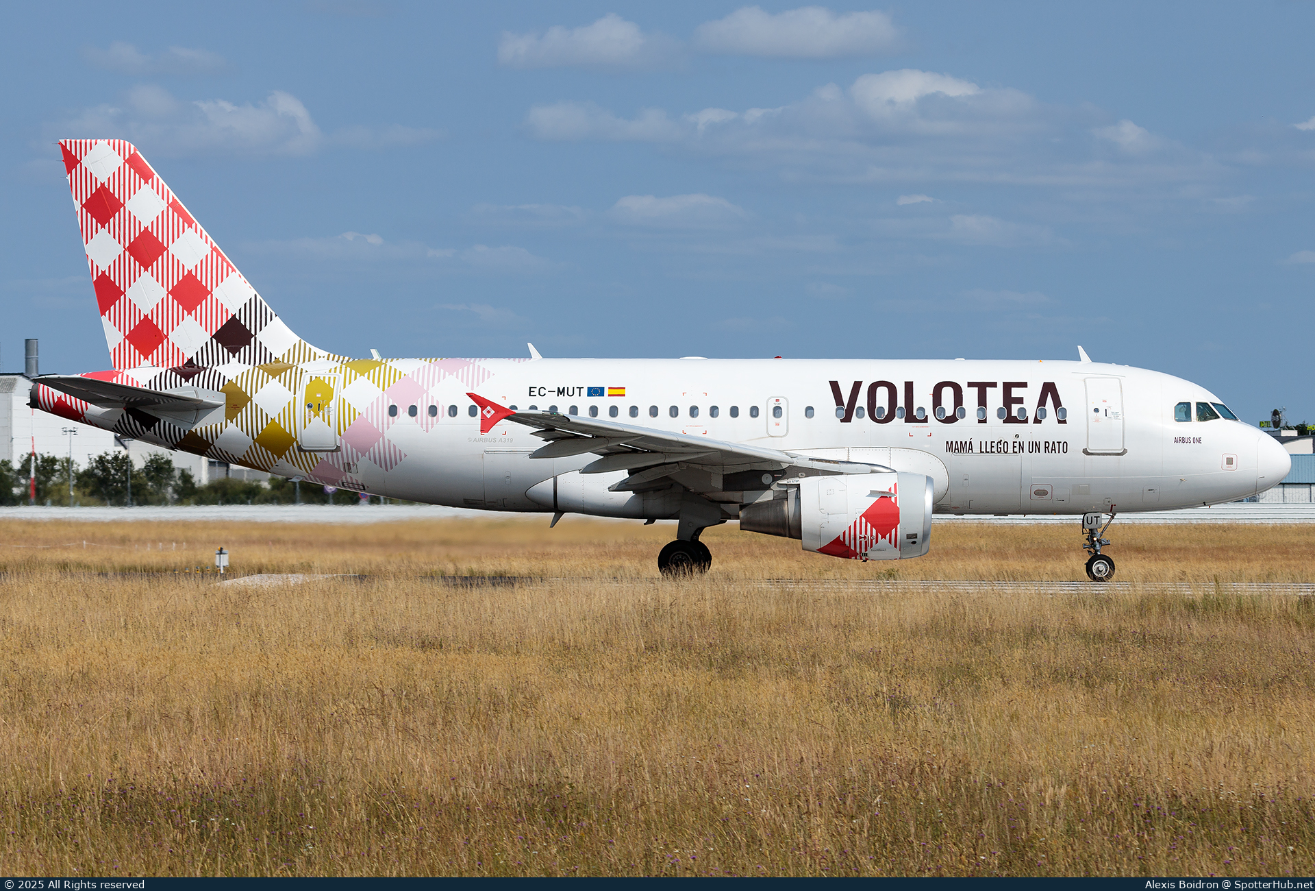 Photo of EC-MUT - Airbus A319-111 operated by Volotea