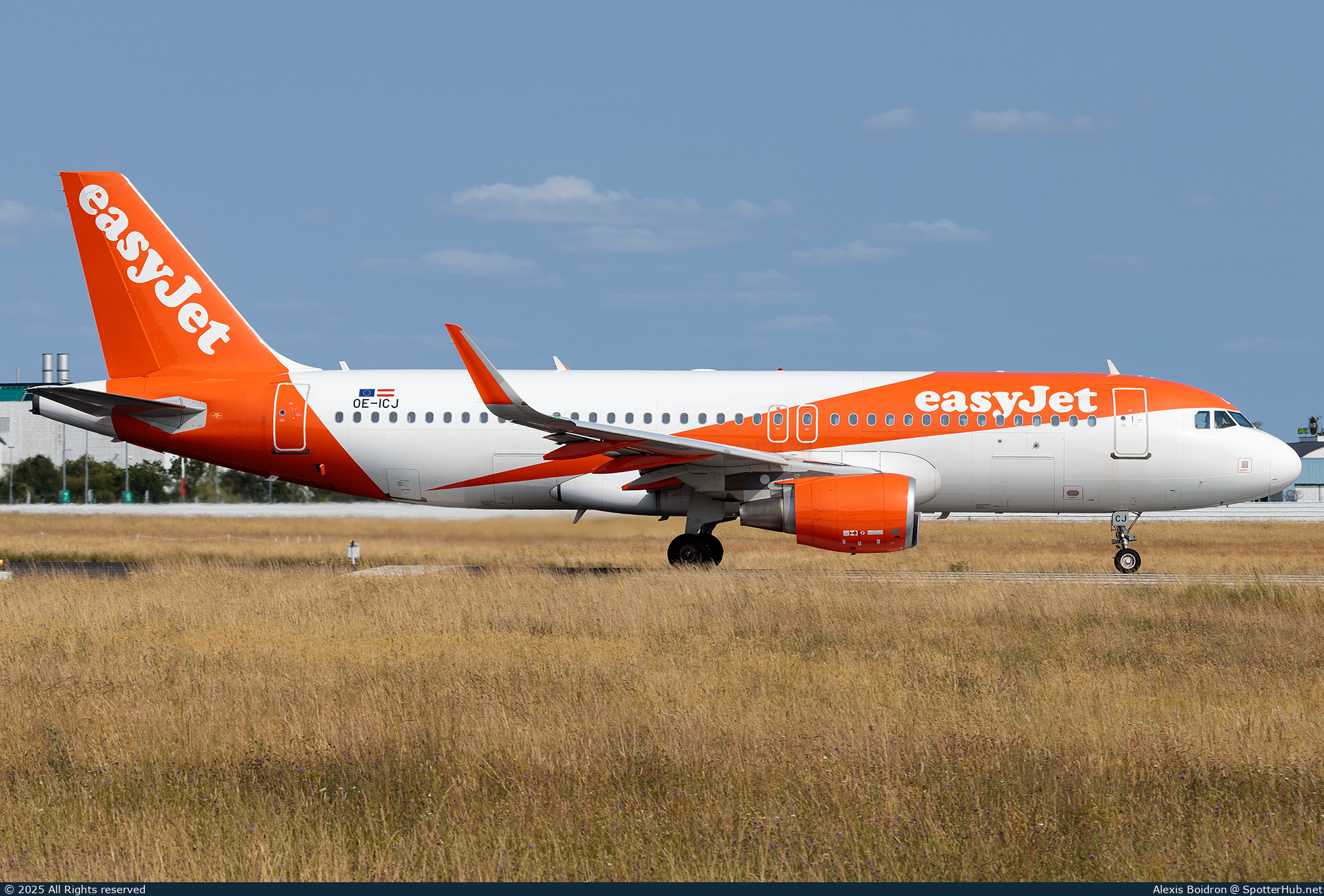 Photo of OE-ICJ - Airbus A320-214 operated by easyJet Europe
