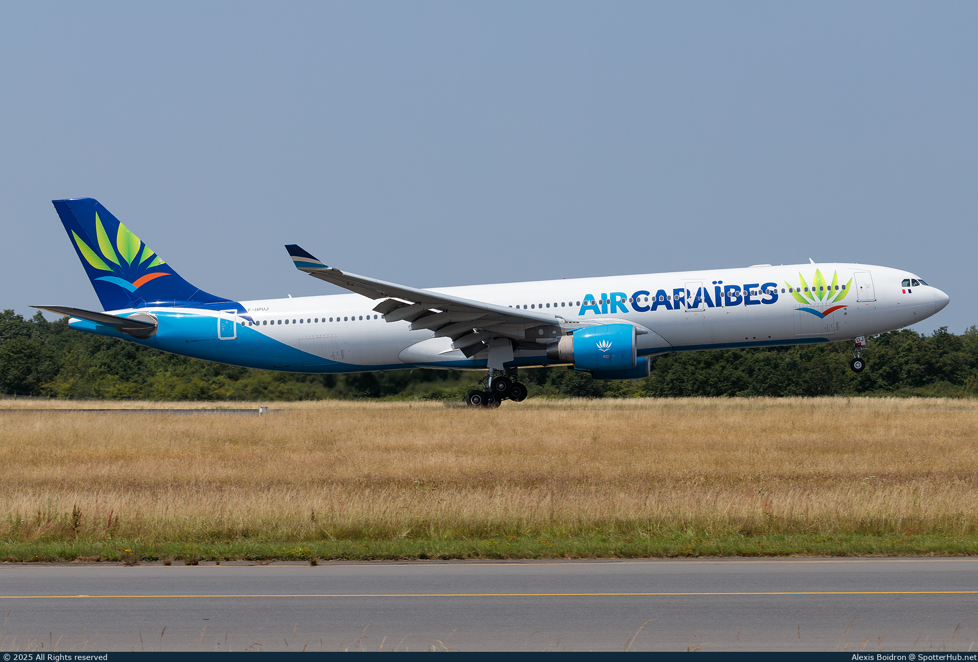 Photo of F-HPUJ - Airbus A330-323 operated by Air Caraïbes