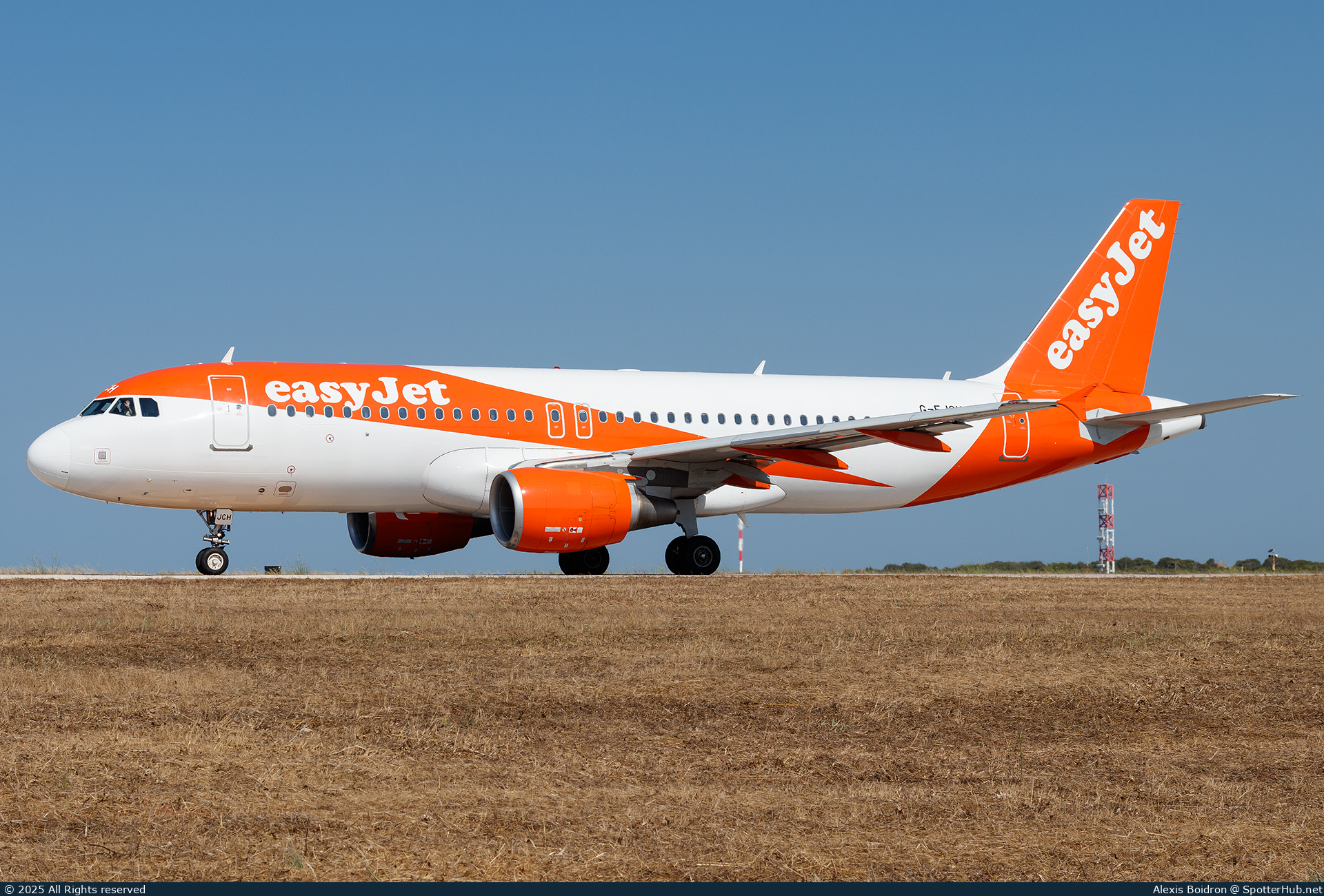 Photo of G-EJCH - Airbus A320-214 operated by easyJet