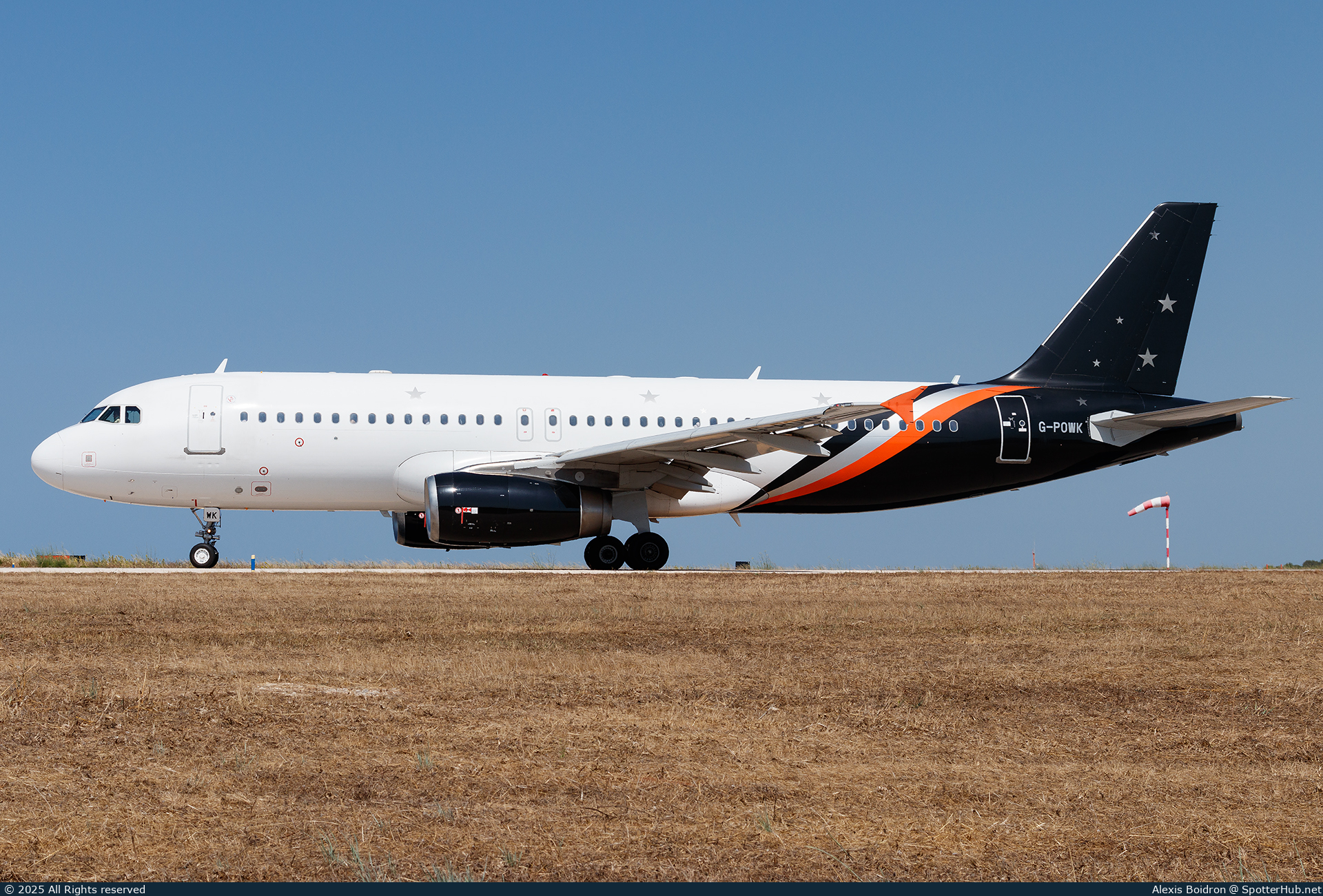 Photo of G-POWK - Airbus A320-233 operated by Titan Airways