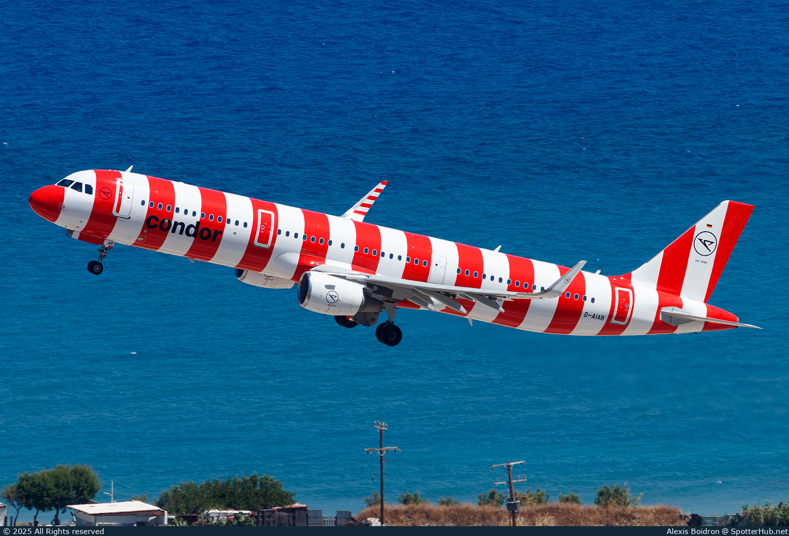 Photo of D-AIAB - Airbus A321-211 operated by Condor
