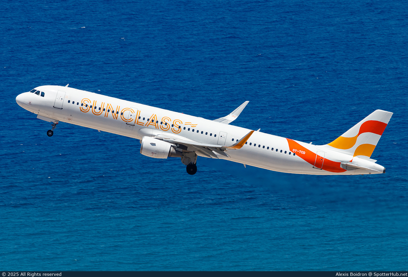 Photo of OY-TCD - Airbus A321-211 operated by Sunclass Airlines