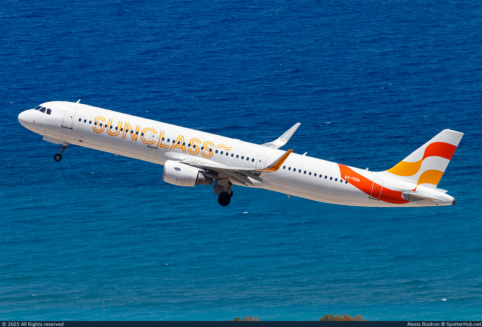 Photo of OY-TCH - Airbus A321-211 operated by Sunclass Airlines