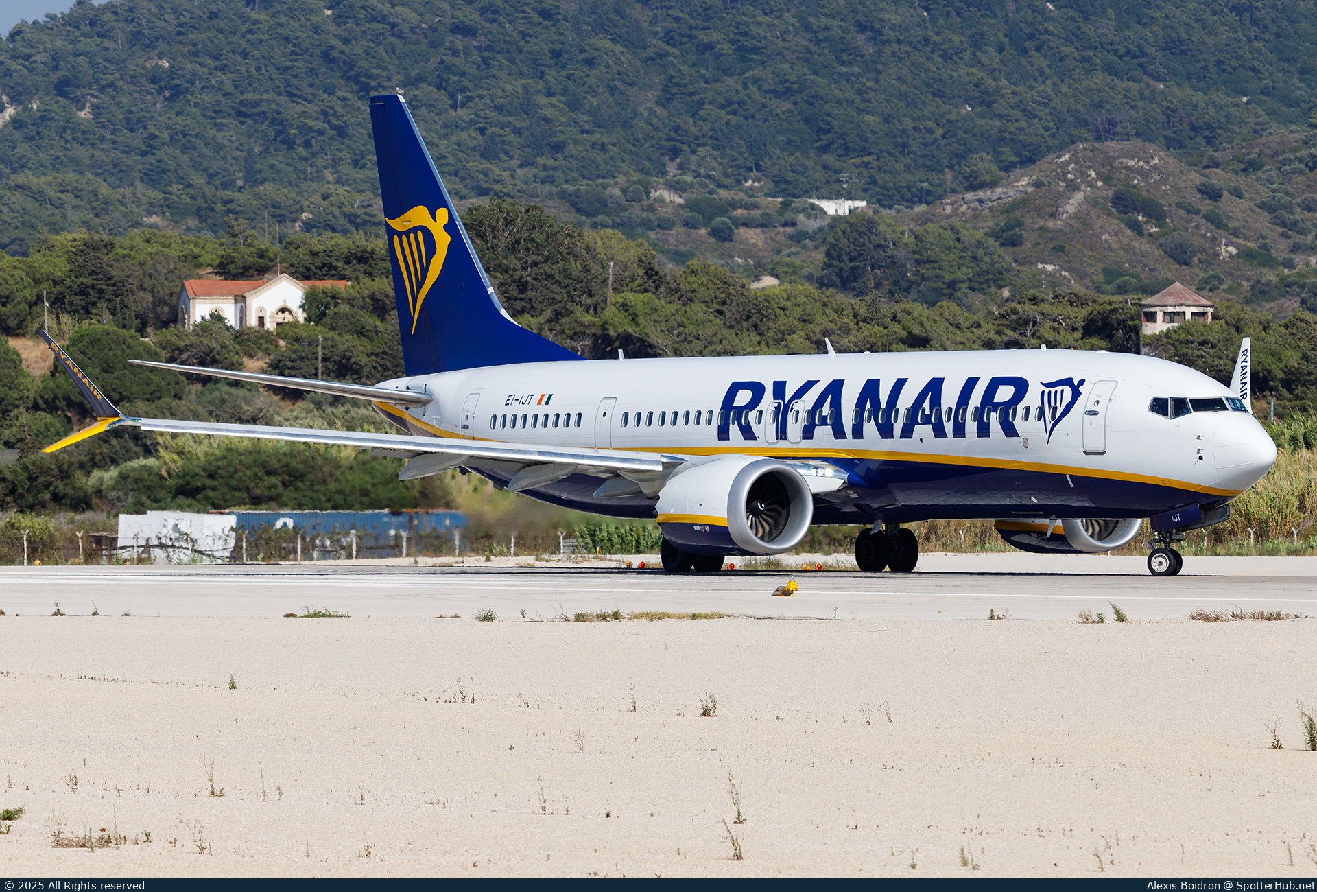 Photo of EI-IJT - Boeing 737 MAX 8-200 operated by Ryanair