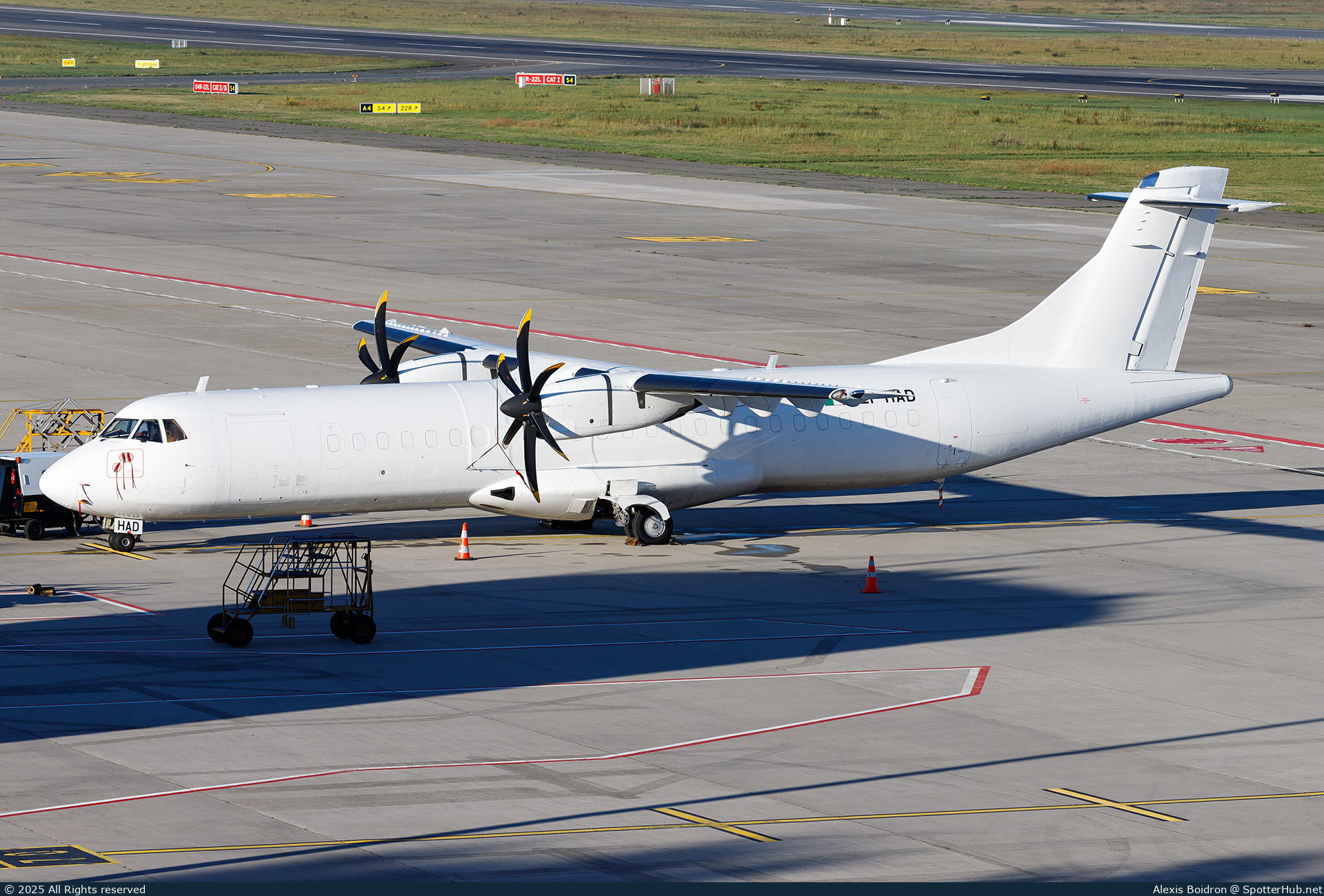 Photo of EI-HAD - ATR 72-500(F) operated by ASL Airlines Ireland