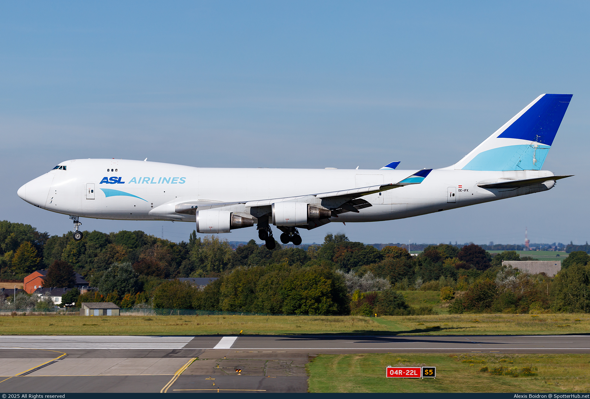 Photo of OE-IFK - Boeing 747-4KZF operated by ASL Airlines Belgium