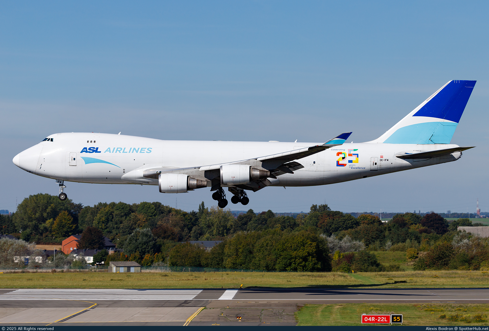 Photo of OE-IFM - Boeing 747-4KZF operated by ASL Airlines Belgium