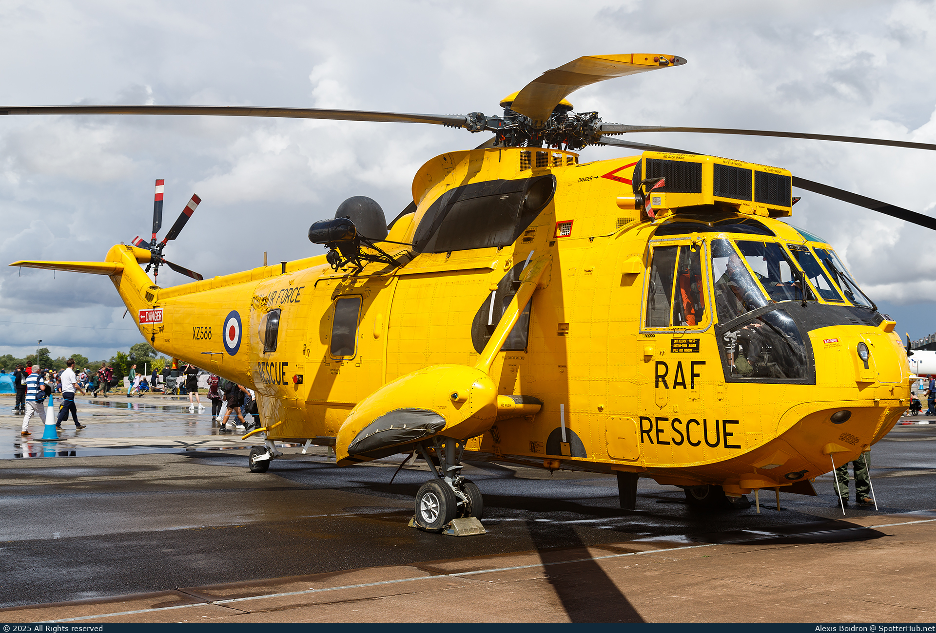 Photo of G-SEAK - Westland Sea King HAR3 operated by Historic Helicopters