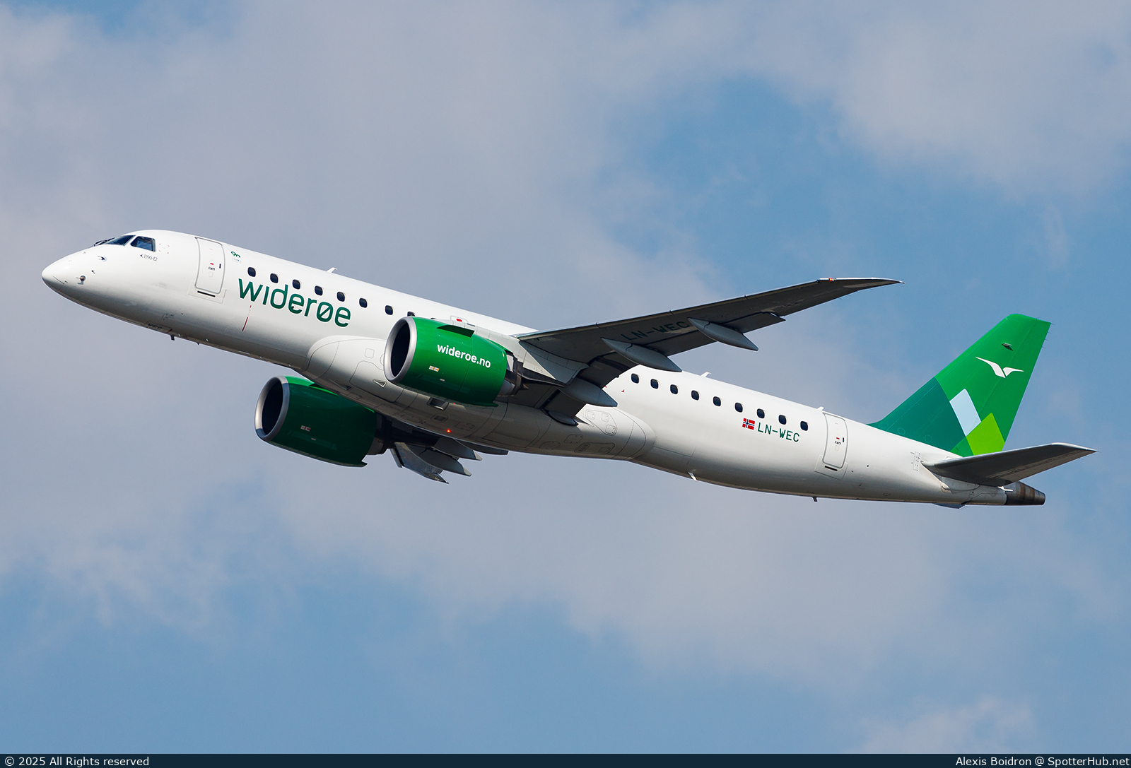Photo of LN-WEC - Embraer ERJ-190-E2 operated by Widerøe