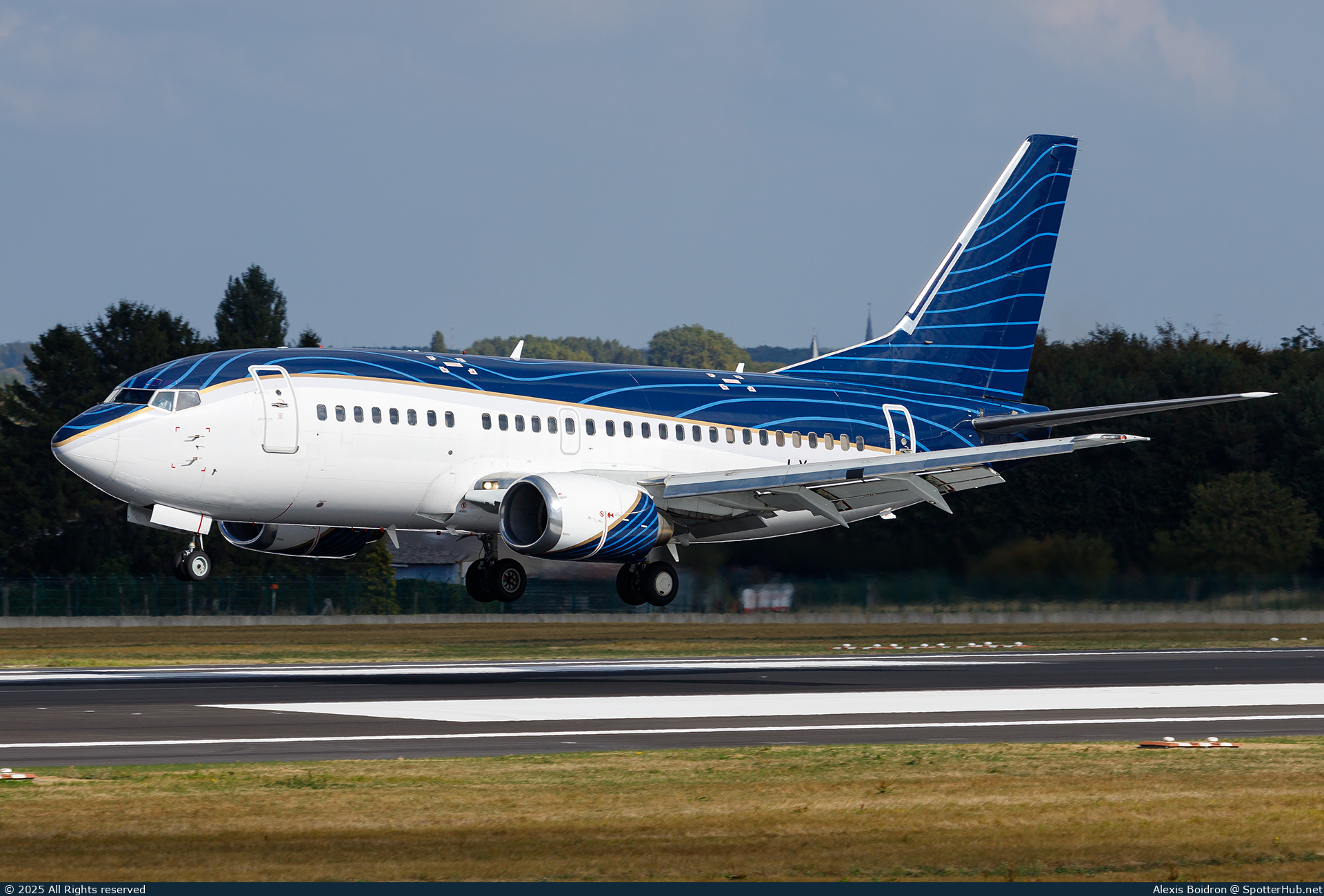 Photo of LY-JMS - Boeing 737-522 operated by KlasJet