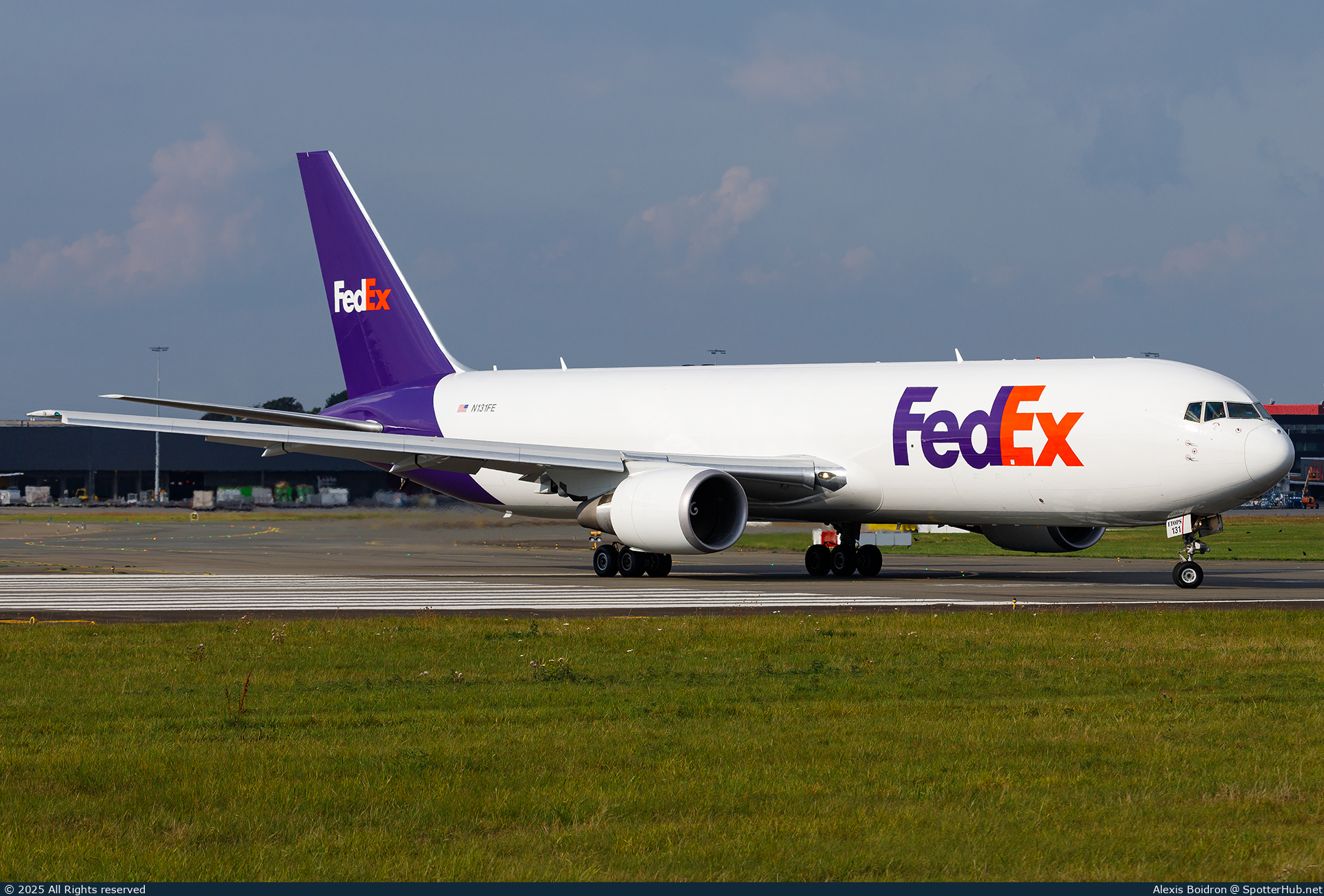 Photo of N131FE - Boeing 767-3S2F operated by FedEx