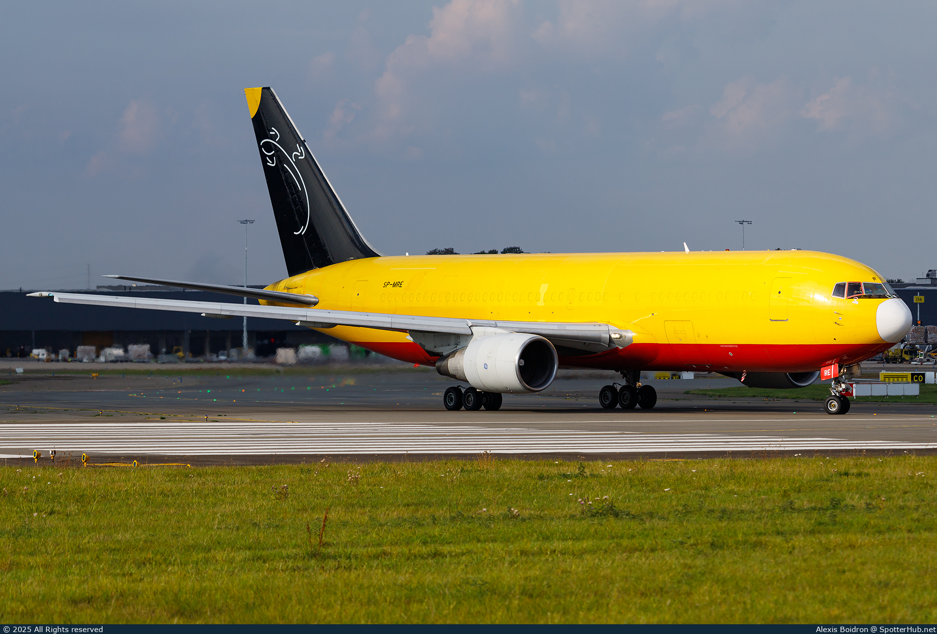 Photo of SP-MRE - Boeing 767-281(BDSF) operated by SkyTaxi