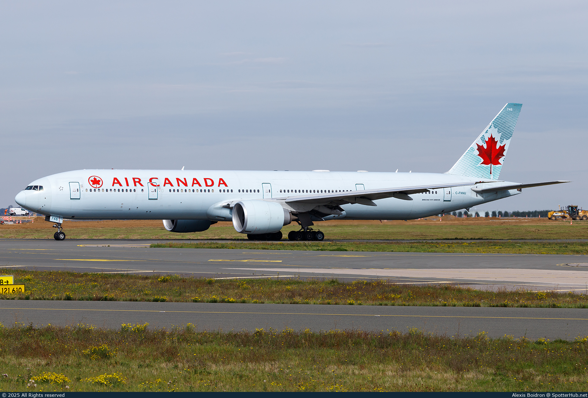 Photo of C-FNNU - Boeing 777-333(ER) operated by Air Canada
