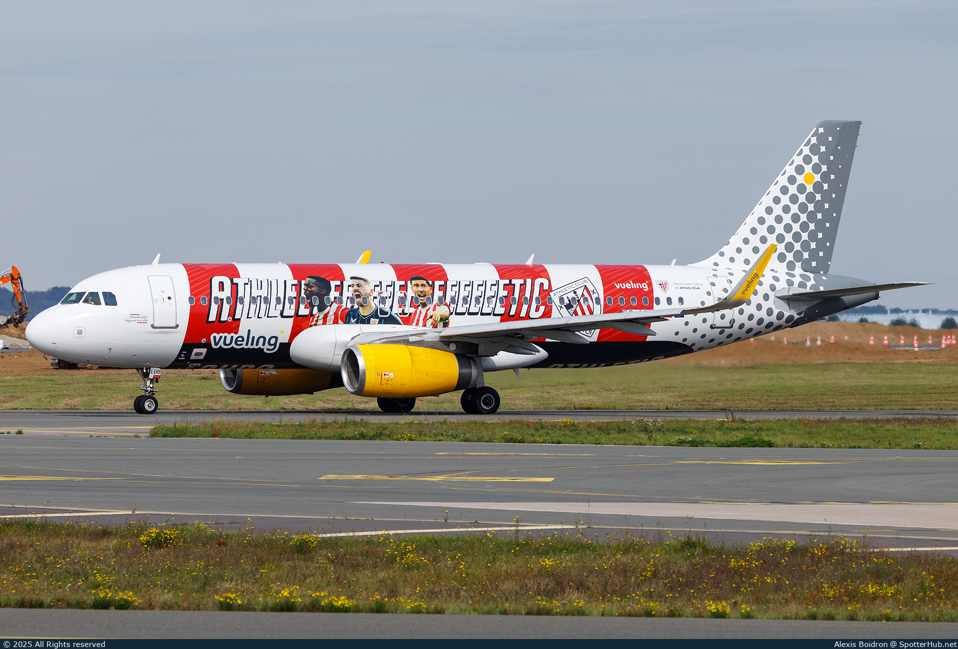 Photo of EC-LUO - Airbus A320-232 operated by Vueling