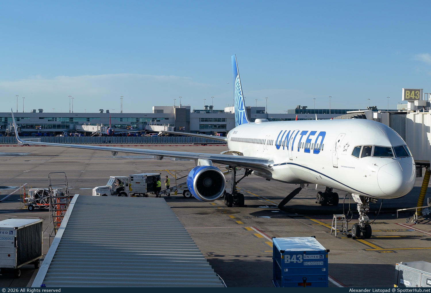 Photo of N14106 - Boeing 757-224 operated by United Airlines