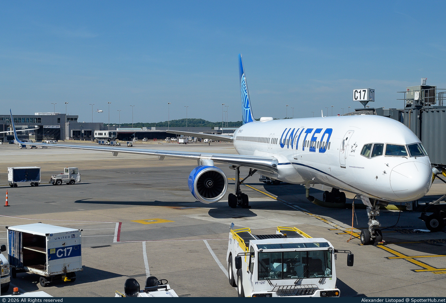 Photo of N14107 - Boeing 757-224 operated by United Airlines
