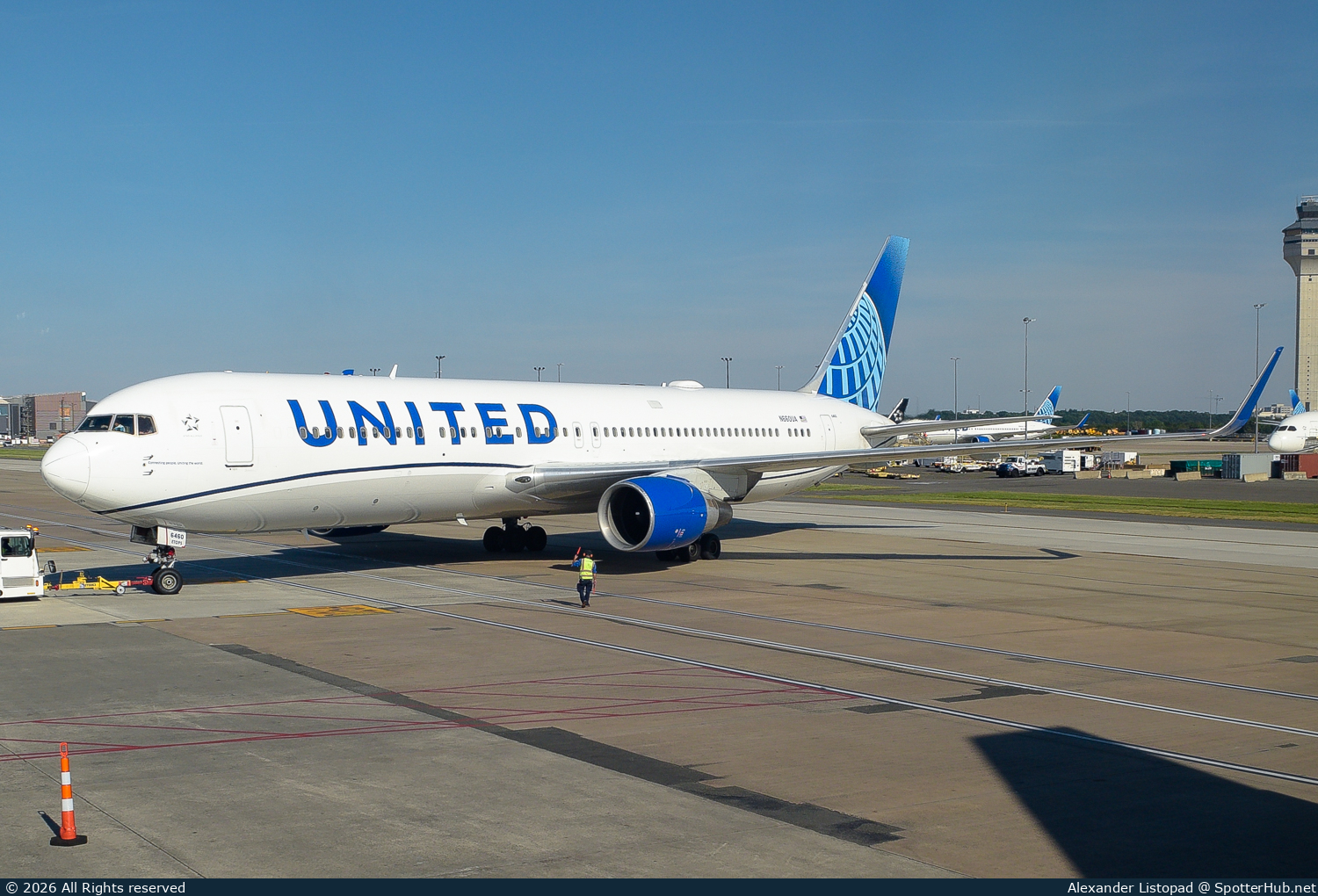 Photo of N660UA - Boeing 767-322(ER) operated by United Airlines
