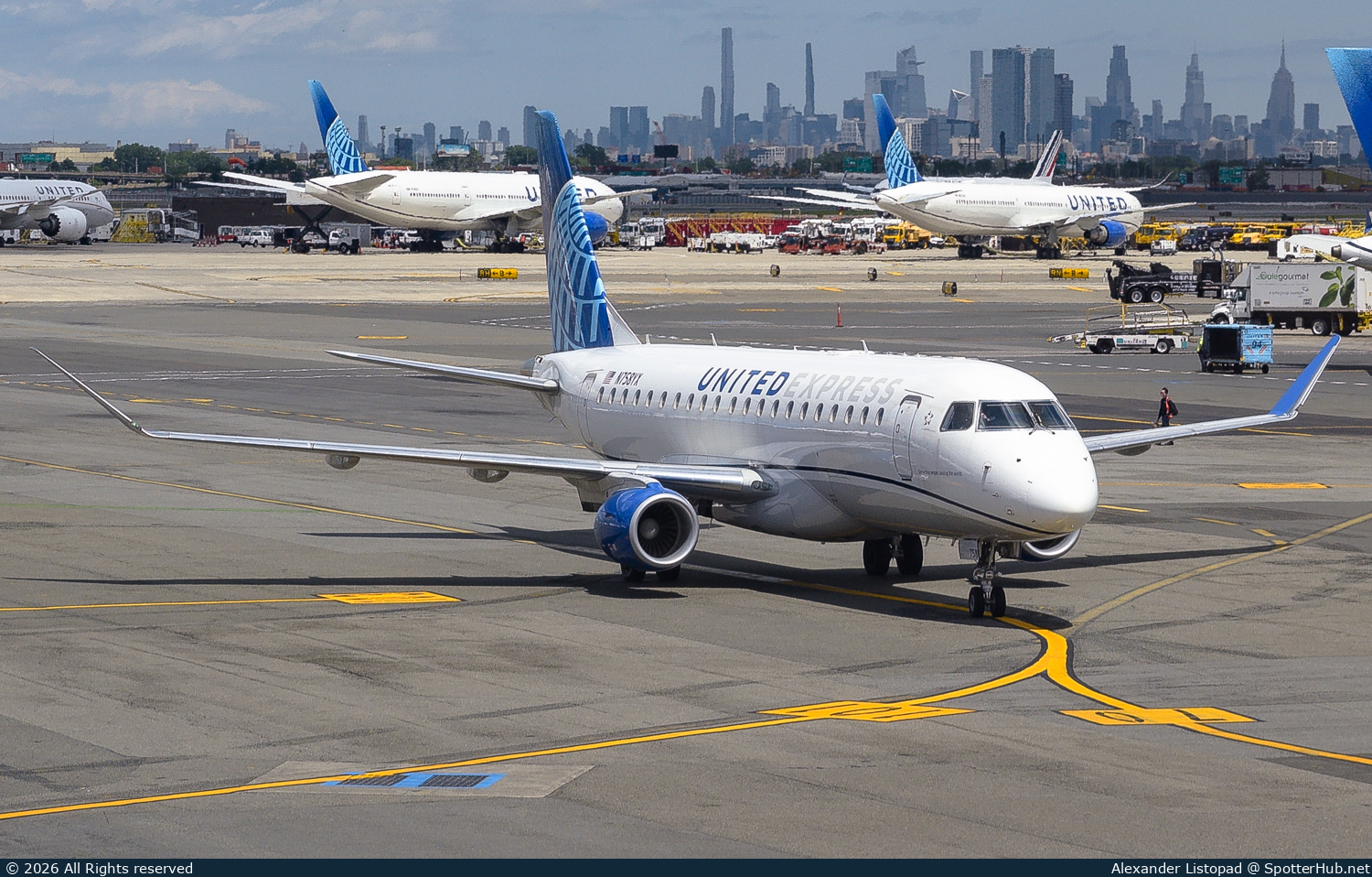 Photo of N758YX - Embraer ERJ-175LR operated by United Express (opb Republic Airways)