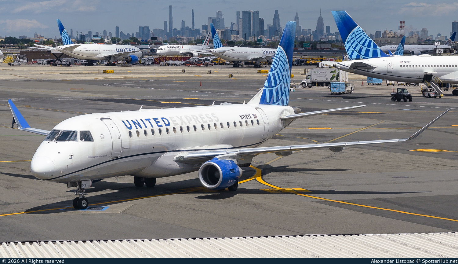 Photo of N758YX - Embraer ERJ-175LR operated by United Express (opb Republic Airways)