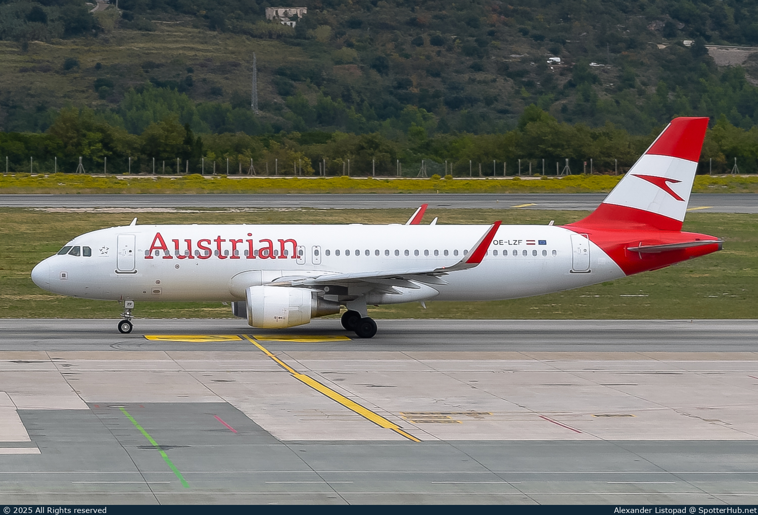 Photo of OE-LZF - Airbus A320-214 operated by Austrian Airlines