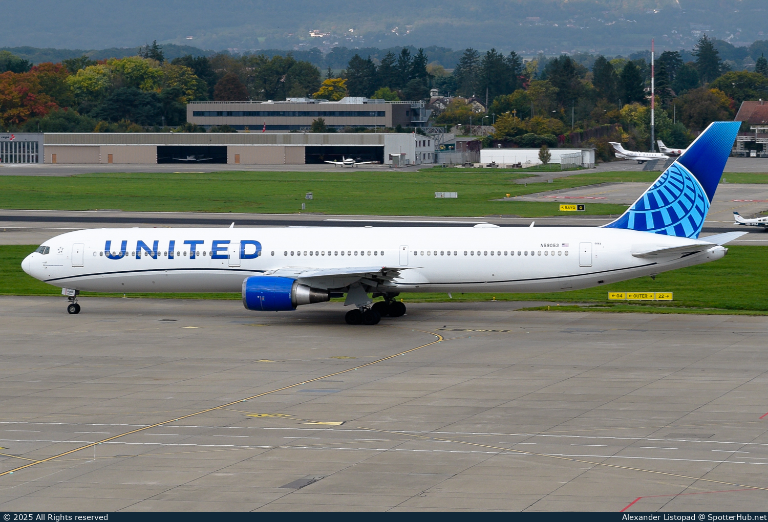 Photo of N59053 - Boeing 767-424(ER) operated by United Airlines