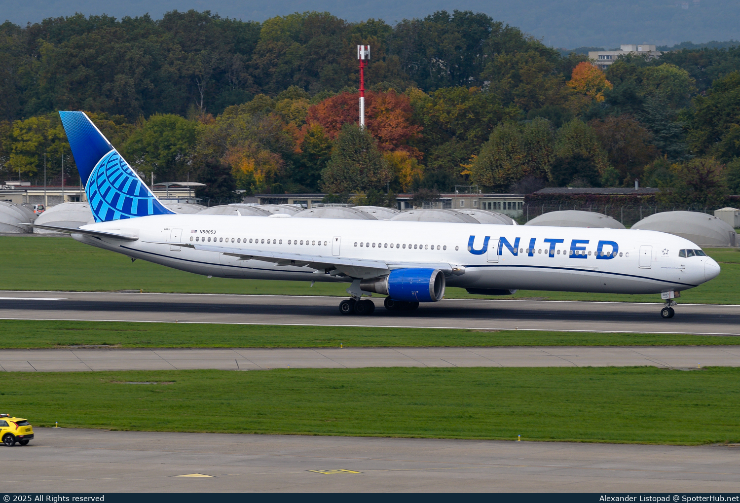 Photo of N59053 - Boeing 767-424(ER) operated by United Airlines
