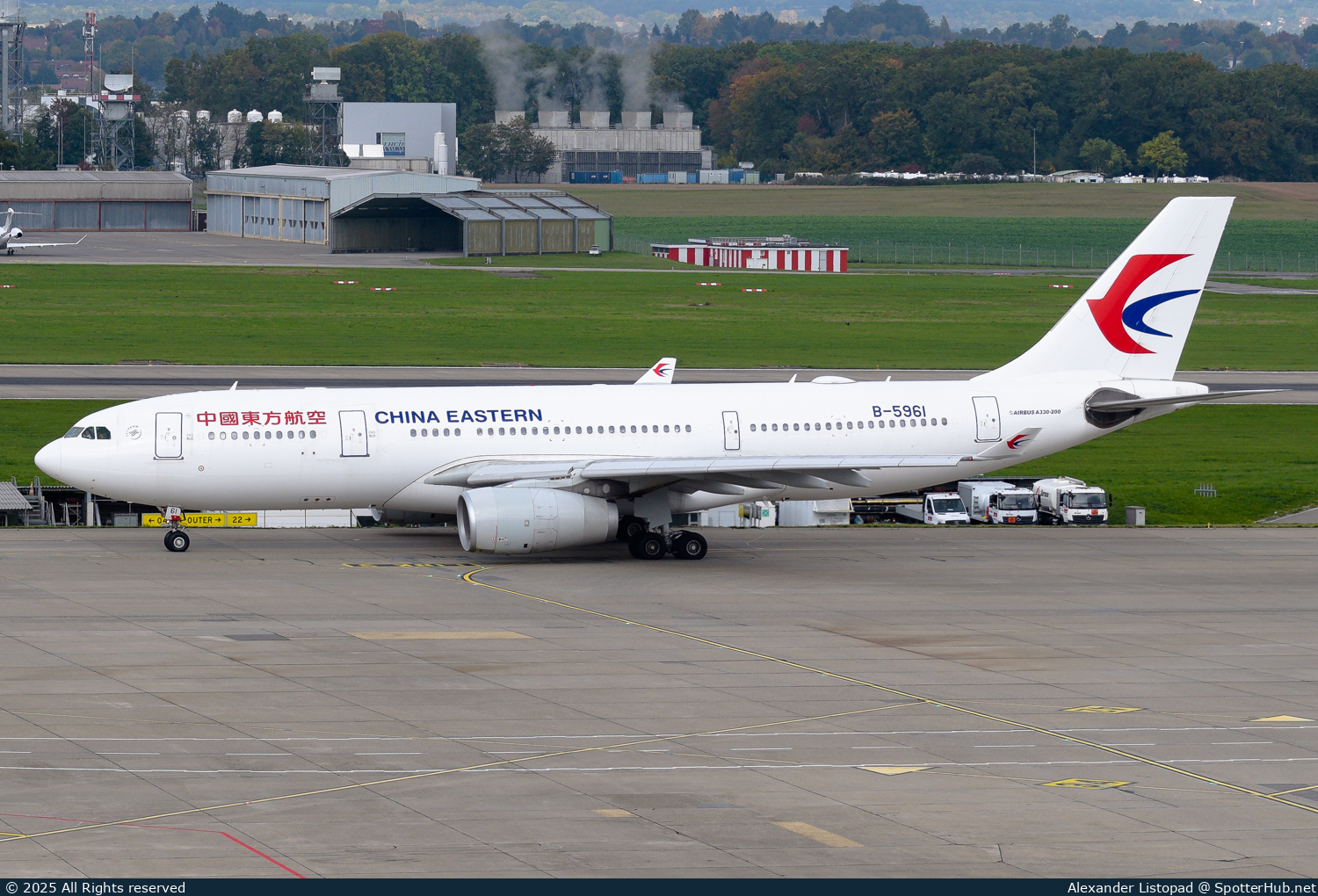 Photo of B-5961 - Airbus A330-243 operated by China Eastern Airlines
