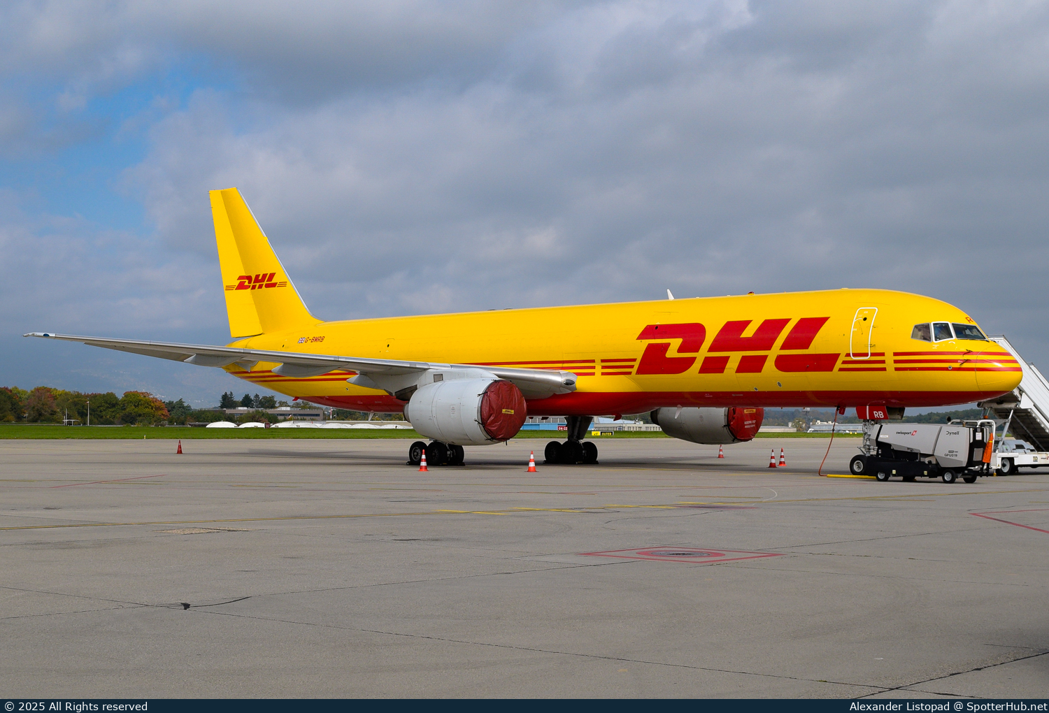 Photo of G-BMRB - Boeing 757-236(SF) operated by DHL Air