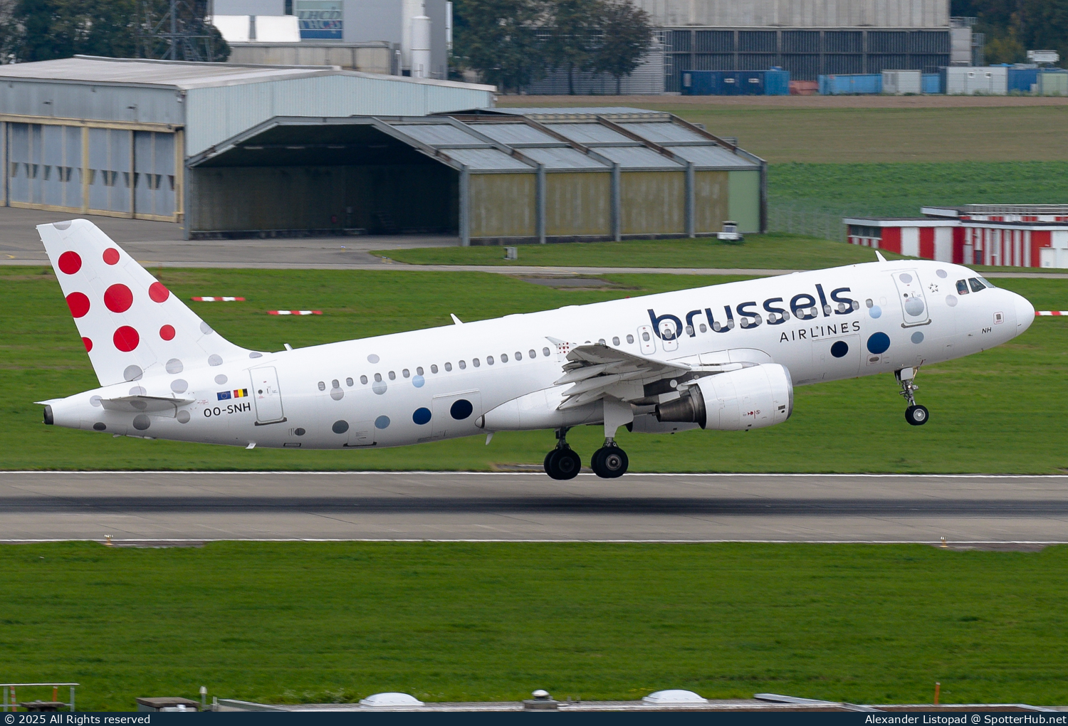 Photo of OO-SNH - Airbus A320-214 operated by Brussels Airlines