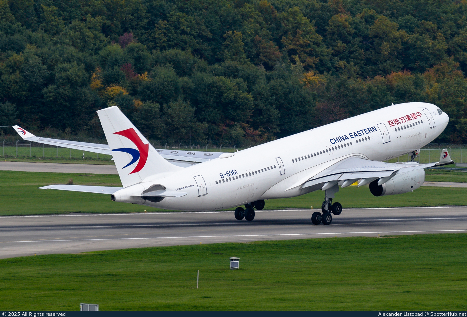 Photo of B-5961 - Airbus A330-243 operated by China Eastern Airlines