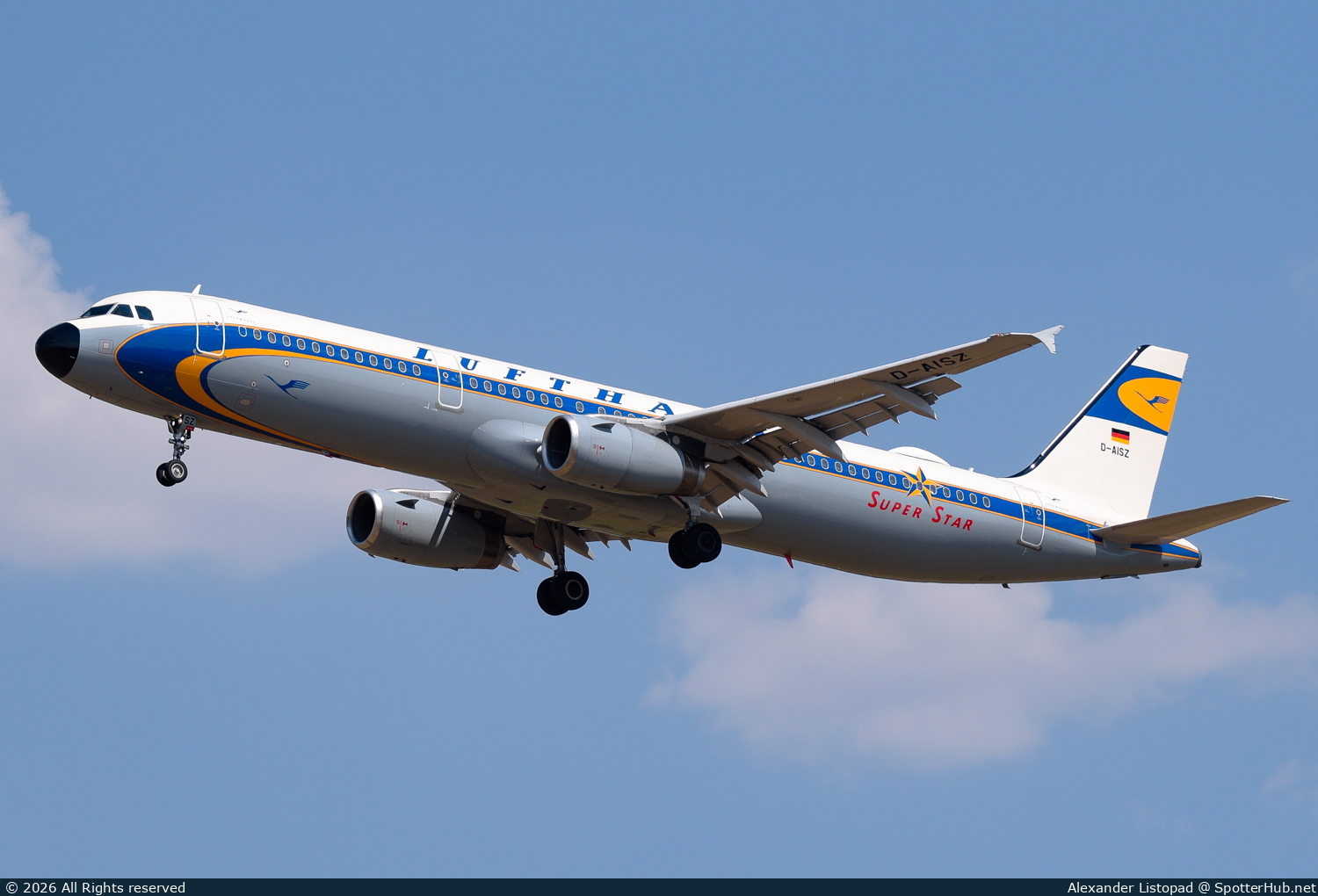 Photo of D-AISZ - Airbus A321-231 operated by Lufthansa