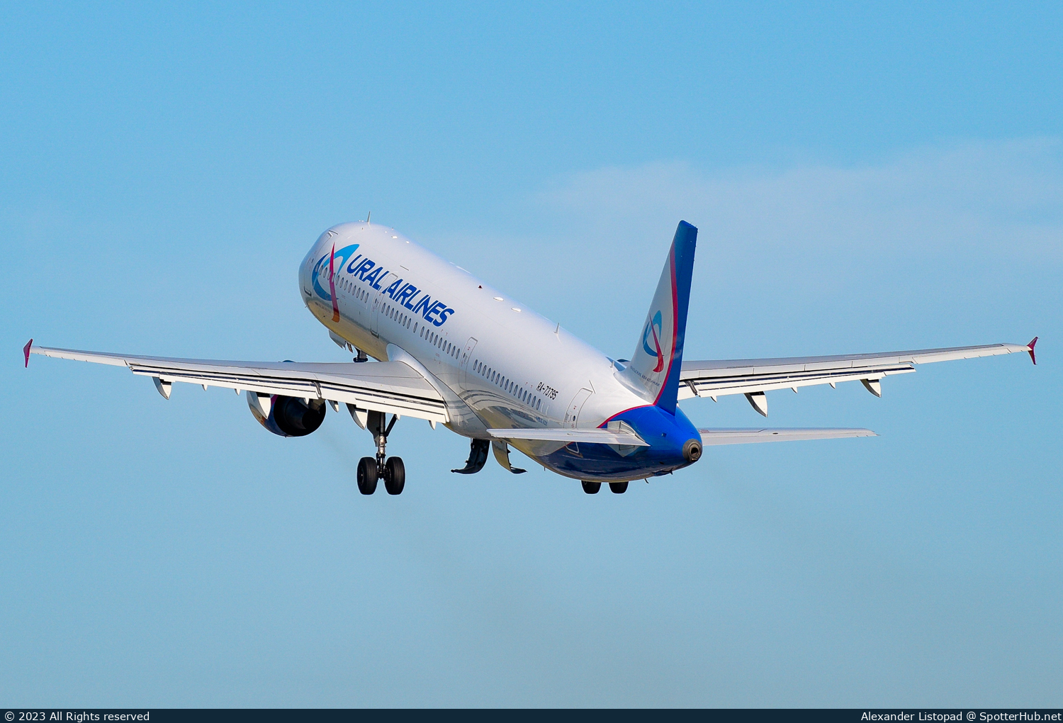 Photo of RA-73795 - Airbus A321-211 operated by Ural Airlines