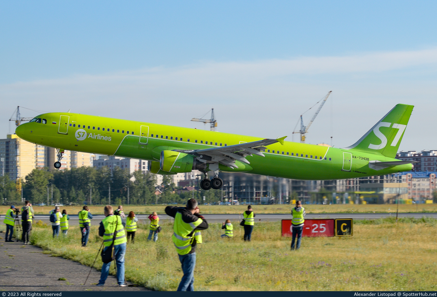 Photo of RA-73438 - Airbus A321-211 operated by S7 Airlines