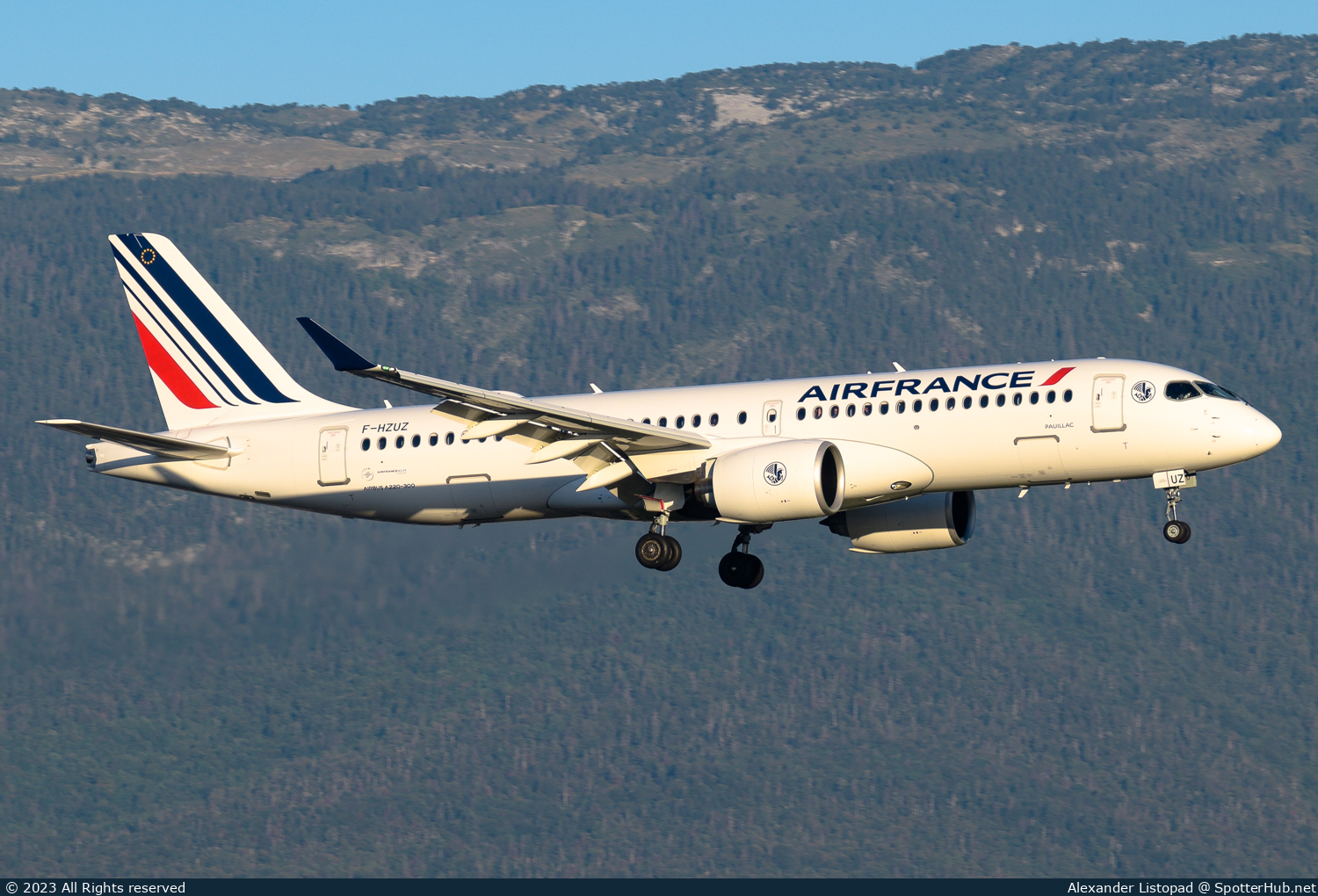 Photo of F-HZUZ - Airbus A220-300 operated by Air France