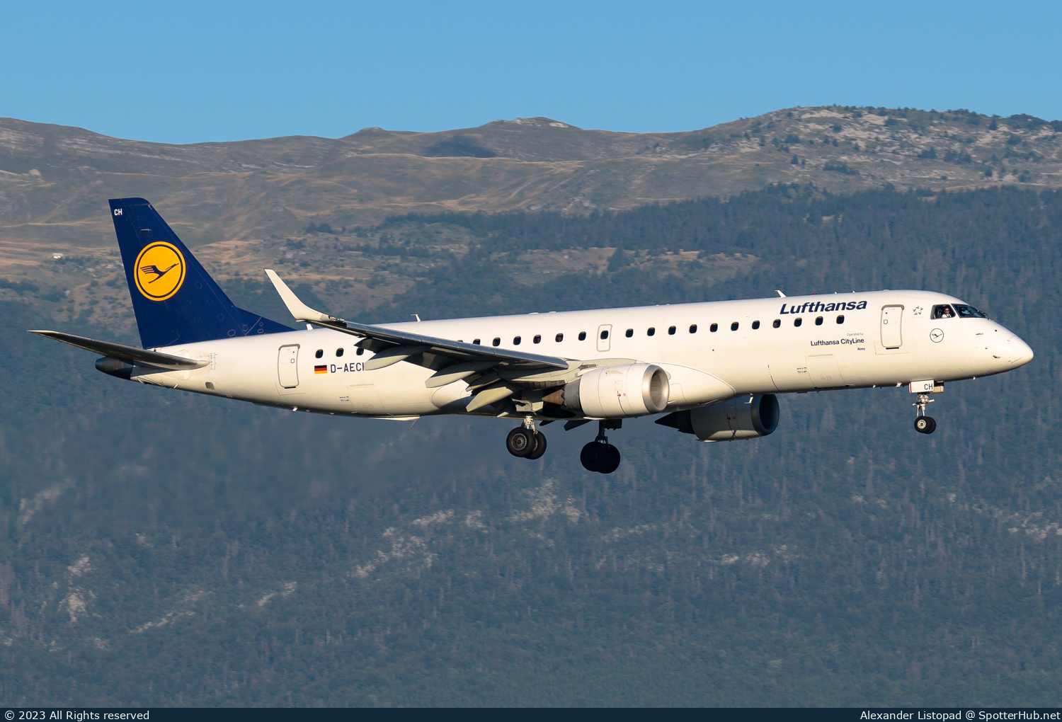 Photo of D-AECH - Embraer ERJ-190LR operated by Lufthansa CityLine