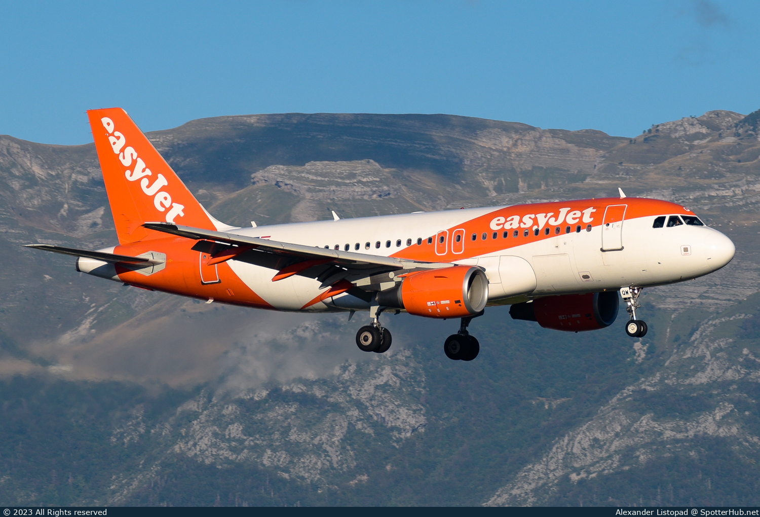 Photo of OE-LQW - Airbus A319-111 operated by easyJet Europe