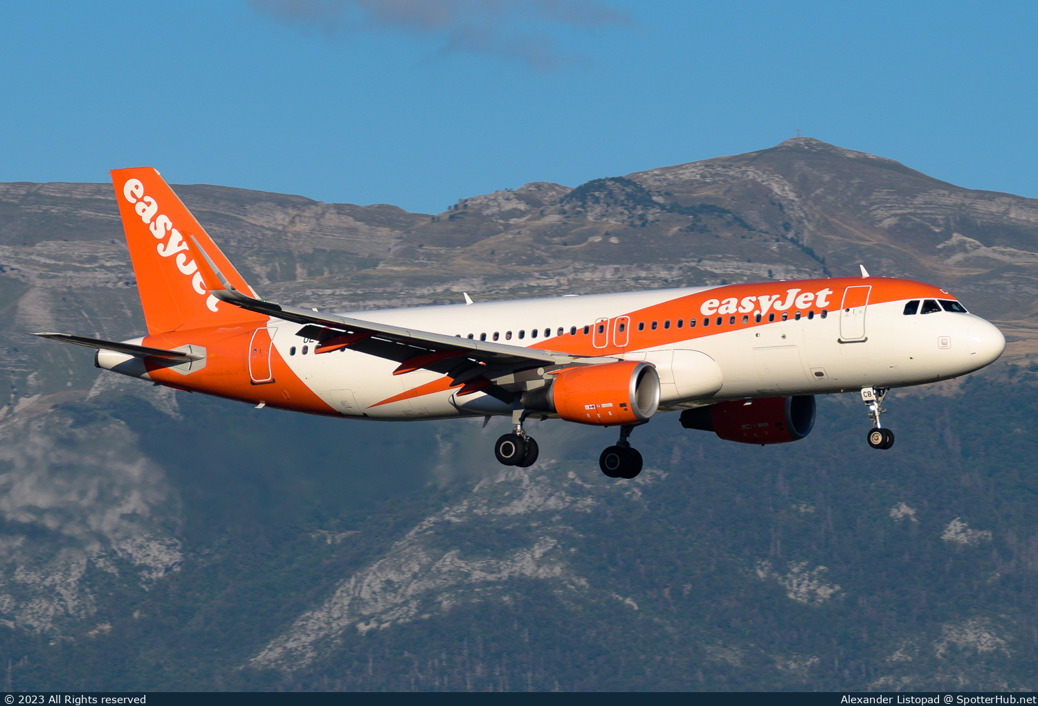 Photo of OE-ICB - Airbus A320-214 operated by easyJet Europe