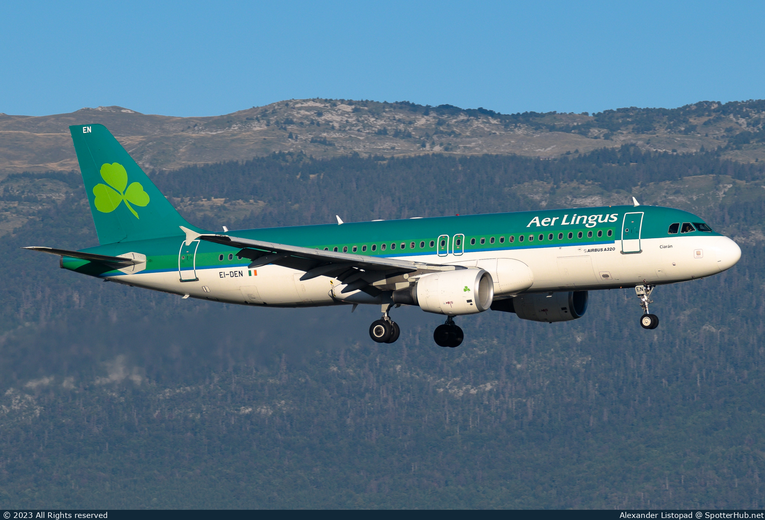 Photo of EI-DEN - Airbus A320-214 operated by Aer Lingus